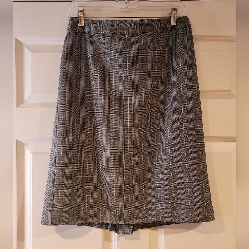 Worthington Stretch black and white plaid knee length skirt with pleated back 6